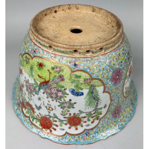 165 - A CHINESE FAMILLE VERTE JARDINIERE AND FOOTED TRAY TONGZHI PERIOD CIRCA 1870,
 
Planter 32cm x 18cm ... 