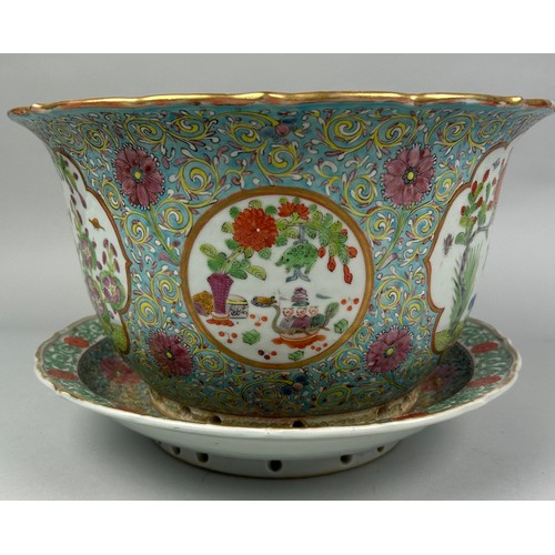 165 - A CHINESE FAMILLE VERTE JARDINIERE AND FOOTED TRAY TONGZHI PERIOD CIRCA 1870,
 
Planter 32cm x 18cm ... 