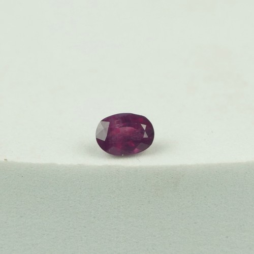 339 - A PURPLE 1.424CT SAPPHIRE OF KASHMIR ORIGIN WITH GRS CERTIFICATE (GEMRESEARCH SWISSLAB),

Brilliant ... 