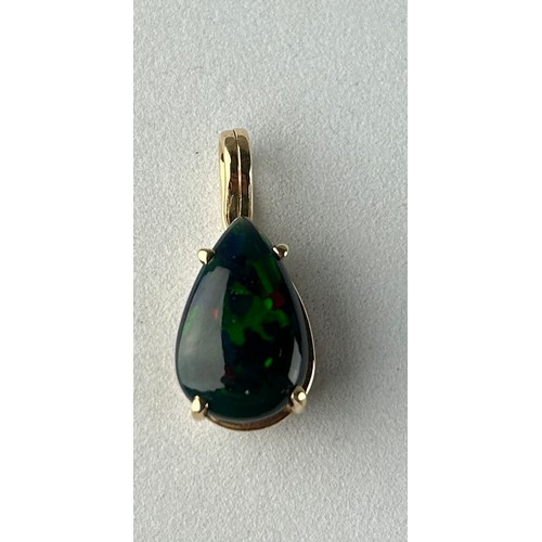 356 - A BLACK OPAL CIRCA 5CT IN YELLOW GOLD PENDANT, 

Weight 1.8gms 

Opal 1.4cm x 0.9cm