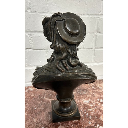 250A - A LARGE 19TH CENTURY BRONZE BUST DEPICTING MARIE ANTIONETTE (1755-1793) 

30CM H