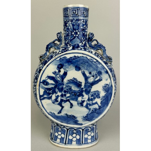 59 - A 19TH CENTURY CHINESE BLUE AND WHITE MOONFLASK DEPICTING HORSES AND RIDERS,

25cm x 15cm