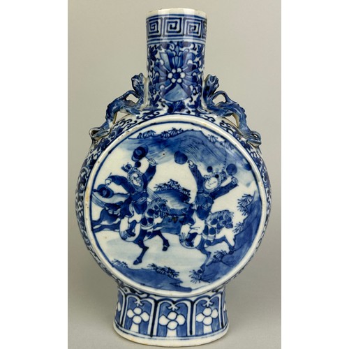 59 - A 19TH CENTURY CHINESE BLUE AND WHITE MOONFLASK DEPICTING HORSES AND RIDERS,

25cm x 15cm