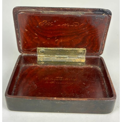 110 - A STOBWASSER SNUFF BOX 'ELLE ATTEND!' 

9cm x 6cm