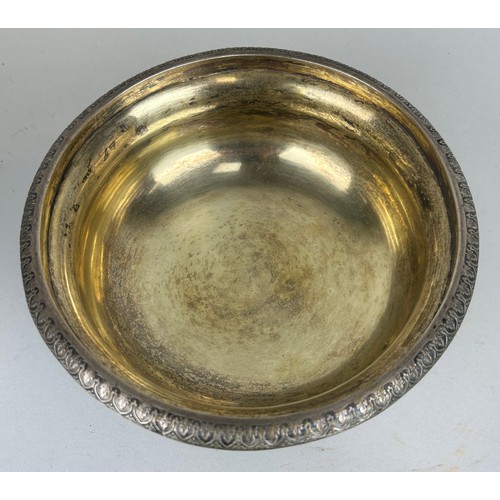 157 - A FOREIGN SILVER BOWL WITH GILT INTERIOR, 

Weight 637gms 

20cm x 9cm