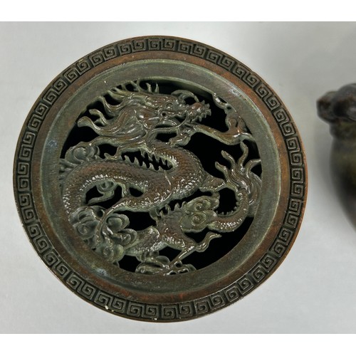 85 - TWO CHINESE BRONZE INCENSE BURNERS (2)< 

One with lid, decorated with a dragon, on tripod feet (7cm... 