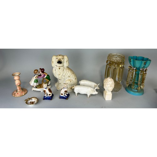 528 - A COLLECTION OF CERAMICS TO INCLUDE TWO BESWICK PIGS, STAFFORDHSIRE CATS, GLASS TAZZA AND MORE (QTY)