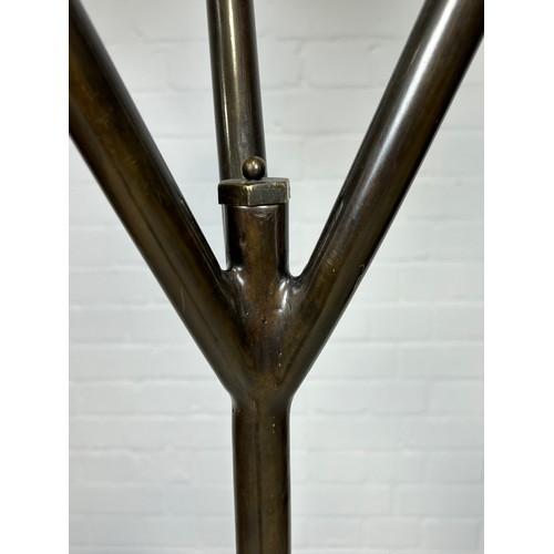 476 - A MID CENTURY FLOOR STANDING LAMP WITH THREE LIGHTS, COLOURED METAL SHADES (3), 

176cm H