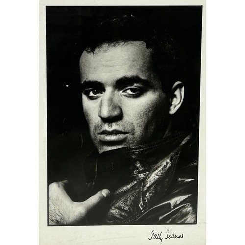 564 - CHESS INTEREST: A SIGNED PHOTOGRAPH OF GARY KASPAROV BY SALLY SOAMES (BRITISH 1937-2019) ALONG WITH ... 