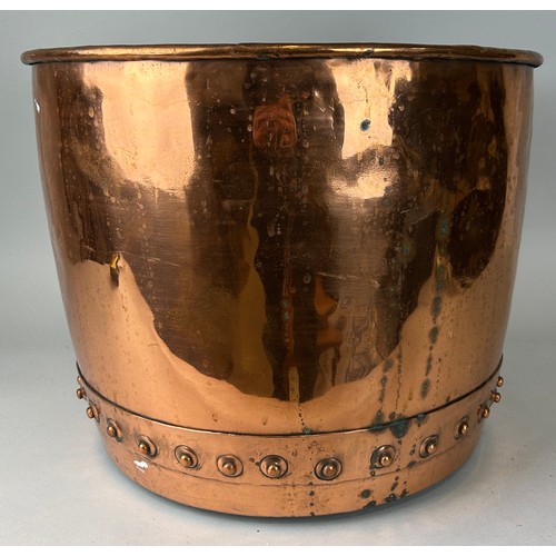 474 - A LARGE COPPER POT OR CAULDRON, 

48cm x 36cm