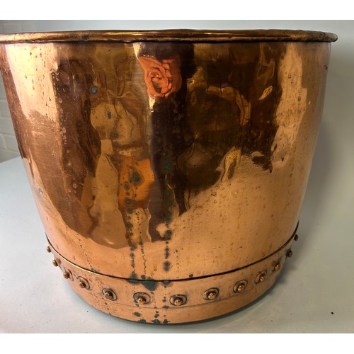 474 - A LARGE COPPER POT OR CAULDRON, 

48cm x 36cm