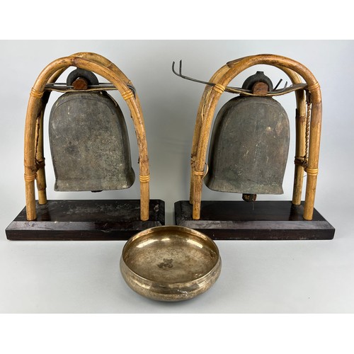 114 - A PAIR OF BUDDHIST BRONZE ELEPHANT BELLS OR GONGS AND A SINGING BOWL (3), 

Each gong 43cm x 38cm 

... 