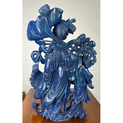 40 - A LARGE EARLY 20TH CENTURY CHINESE LAPIS LAZULI SCULPTURE DEPICTING TWO GUANYINS, 

40cm x 25cm