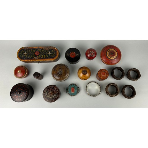 140 - A COLLECTION OF INDIAN BOXES AND BANGLES (17)