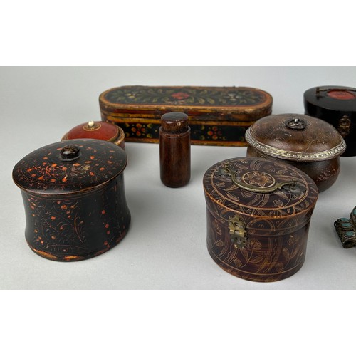 140 - A COLLECTION OF INDIAN BOXES AND BANGLES (17)