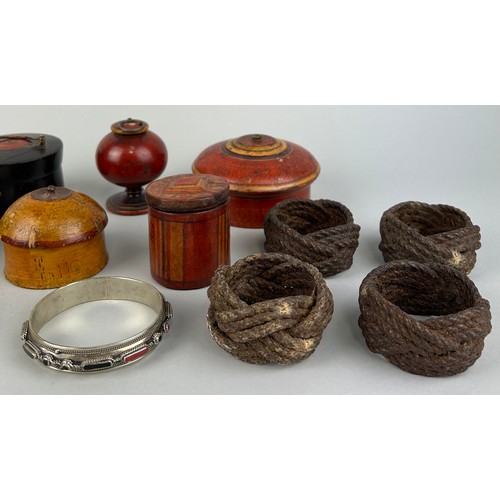 140 - A COLLECTION OF INDIAN BOXES AND BANGLES (17)