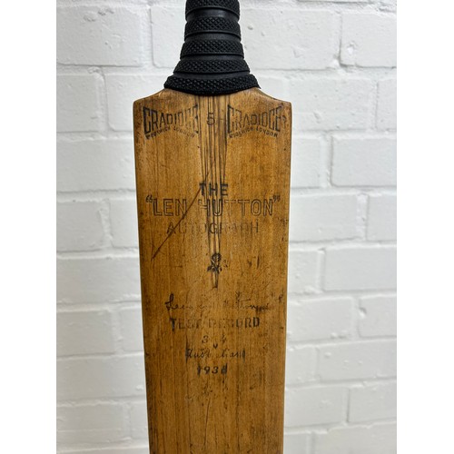 480 - A CRICKET BAT AND BALL STANDARD LAMP, 

113cm H