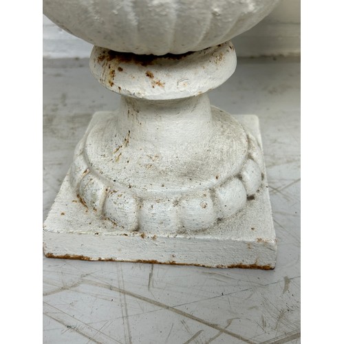 465 - A PAIR OF WHITE PAINTED CAST IRON GARDEN URNS, 

32cm H each