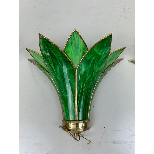 592 - A SET OF FOUR CHRISTOPHER WRAY LEAF WALL LIGHTS (4)

40cm x 33cm 

Good condition except one with li... 