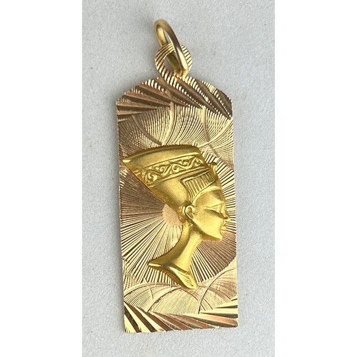 186 - EGYPTIAN REVIVAL: A GOLD PENDANT WITH BUST OF NEFERTITI, 

Weight 5.7gms