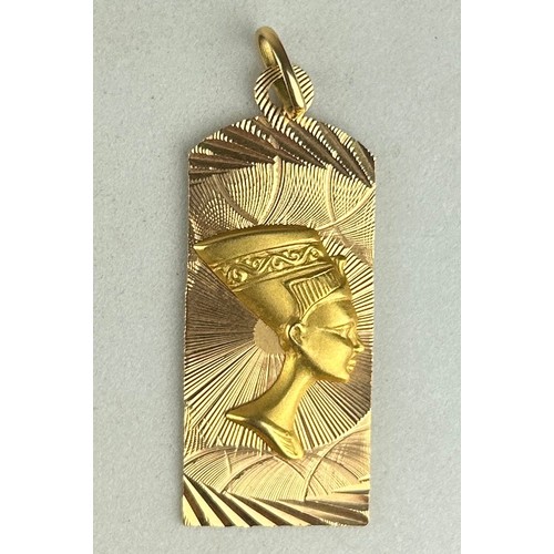 186 - EGYPTIAN REVIVAL: A GOLD PENDANT WITH BUST OF NEFERTITI, 

Weight 5.7gms