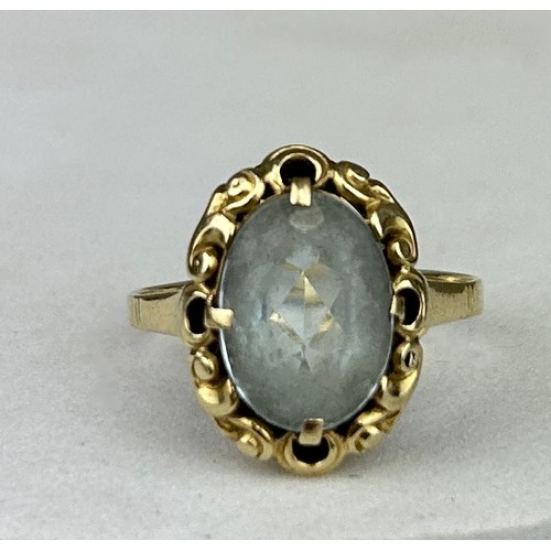 190 - A SMALL GOLD RING SET WITH A BLUE STONE, 

Possibly aquamarine. 

Weight 2.3gms