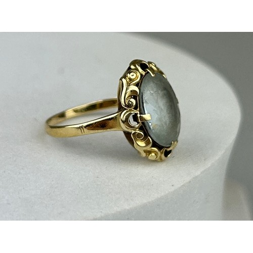 190 - A SMALL GOLD RING SET WITH A BLUE STONE, 

Possibly aquamarine. 

Weight 2.3gms