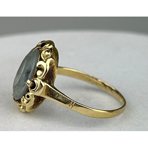 190 - A SMALL GOLD RING SET WITH A BLUE STONE, 

Possibly aquamarine. 

Weight 2.3gms