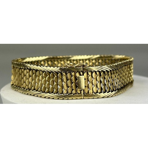 191 - A 14CT GOLD BRACELET, 

Weight: 38gms