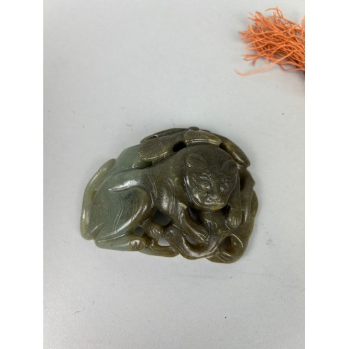 45 - A GROUP OF THREE CHINESE JADES TO INCLUDE A PENDANT, URN AND CAT PLAQUE (3), 

Plaque 8cm x 7cm