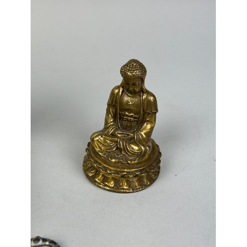 67 - A GROUP OF CHINESE ITEMS TO INCLUDE A BRONZE BUDDHA, 

Buddha 6cm H