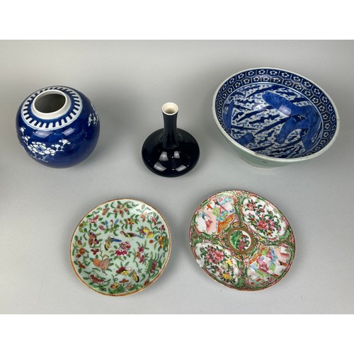 68 - A COLLECTION OF CHINESE CERAMICS TO INCLUDE A PRUNUS JAR, MONOCHROME BLUE SPILL VASE, CELADON BOWL, ... 