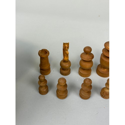 563 - AN ANTIQUE WOODEN CHESS SET IN BOX,

Queen 8cm H