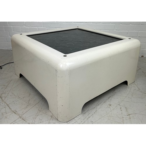 469 - A 1970’S DESIGNER ITALIAN FIBRE OPTIC COFEE TABLE, RECENTLY WIRED AND PAT TESTED,

80cm x 80cm x 35c... 