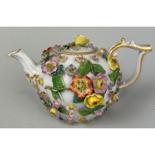 32 - A 19TH CENTURY MEISSEN TEA POT AND COVER, 

16cm x 9cm 

Repair to spout