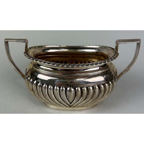 126 - A SILVER TWO HANDLED SUGAR BOWL,

Weight 281gms