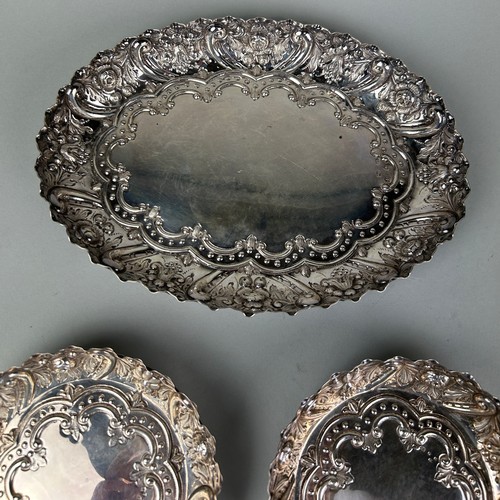 130 - A TRIO OF THREE SILVER DISHES, ONE MARKED FOR CHARLES EDWARDS, 

Weight: 403gms