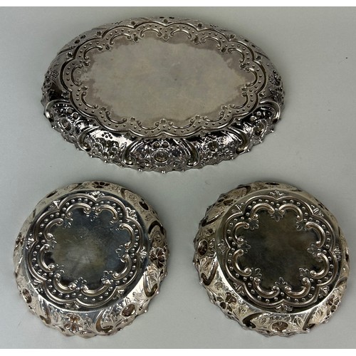 130 - A TRIO OF THREE SILVER DISHES, ONE MARKED FOR CHARLES EDWARDS, 

Weight: 403gms