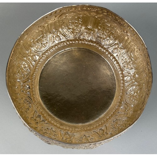 123 - AN INDIAN SILVER BOWL, 

18cm x 12cm 

Weight: 446gms