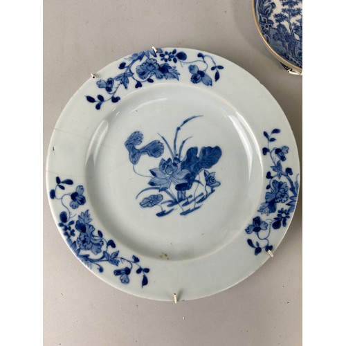 55 - A PAIR OF 18TH / 19TH CENTURY CHINESE BLUE AND WHITE PLATES ALONG WITH ANOTHER SMALLER EXAMPLE (3) 
... 