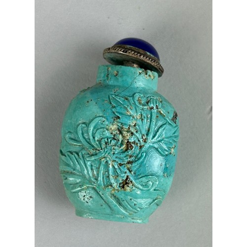 57 - A COLLECTION TWENTY CHINESE SNUFF BOTTLES TO INCLUDE LAPIS LAZULI, JADE, BEIJING GLASS, AGATE, LABRA... 