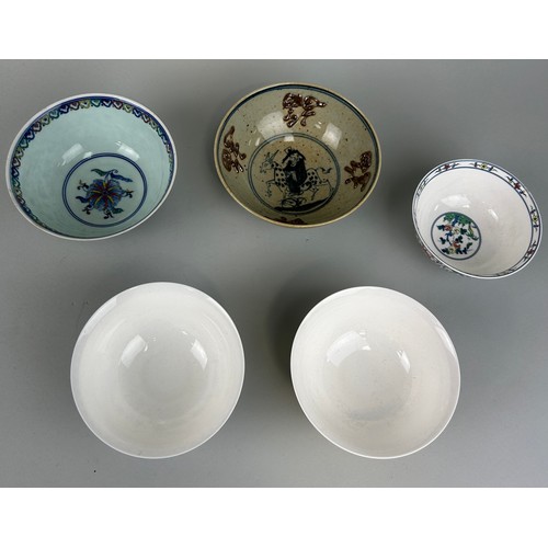 426 - A COLLECTION OF FIVE DECORATIVE MODERN CHINESE BOWLS (5), 

Largest 14cm D