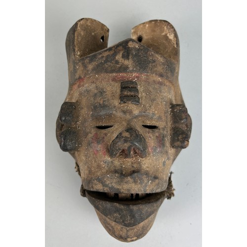 194 - A WOODEN TRIBAL MASK, 

25cm x 18cm