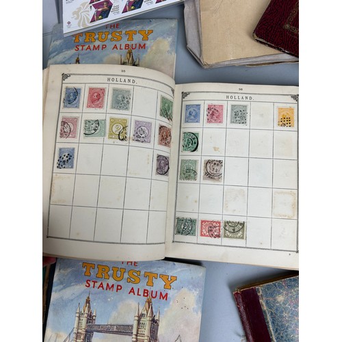 432 - A LARGE COLLECTION OF STAMPS (QTY)