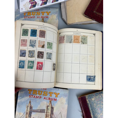 432 - A LARGE COLLECTION OF STAMPS (QTY)