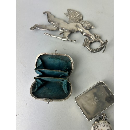 135 - A COLLECTION OF SILVER ITEMS TO INCLUDE A GEORGIAN VESTA CASE, SNUFF BOX, COMPACT, PURSE, WATCH AND ... 