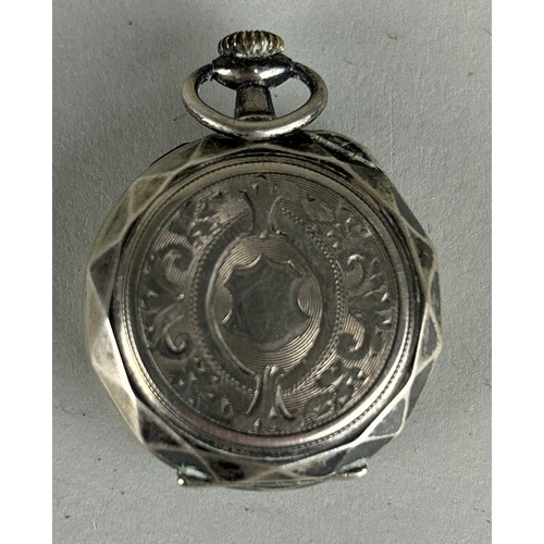 135 - A COLLECTION OF SILVER ITEMS TO INCLUDE A GEORGIAN VESTA CASE, SNUFF BOX, COMPACT, PURSE, WATCH AND ... 