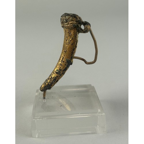 100 - A PRE-COLUMBIAN TUMBAGA ANIMAL TUSKS ORNAMENT, 

From Costa Rica/Panama, Veraguas-Greater Chiriquí. ... 