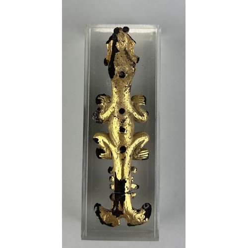 102 - A PRE COLUMBIAN TUMBAGA CAYMAN, 

From Costa Rica/Panama, Veraguas-Greater Chiriquí. 

Circa 800 AD-... 