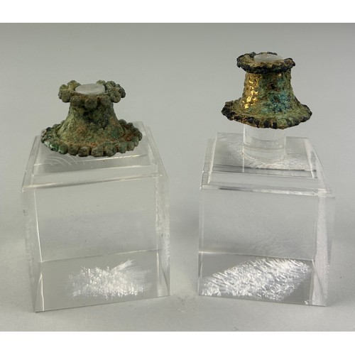 104 - A PAIR OF PRE-COLUMBIAN TUMBAGA LABRETS, 

2cm x 1.5cm each. 

On perspex stands tallest 6cm